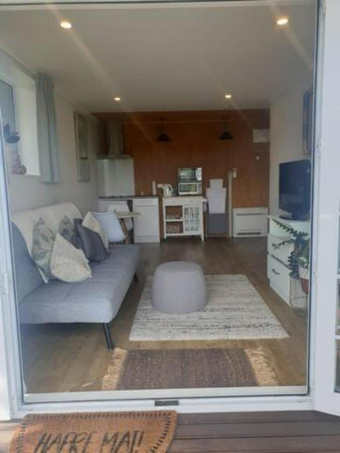 New, Cosy & Private 1-Bedroom & Living Flat Porirua Exterior foto